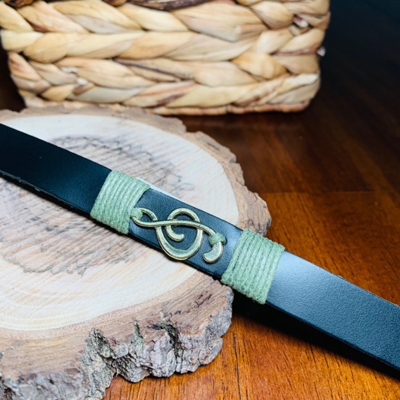 🎼HOST PICK🎼 Treble Clef Black Leather and Moss Green Cord Bracelet, with Brass - Picture 9 of 13